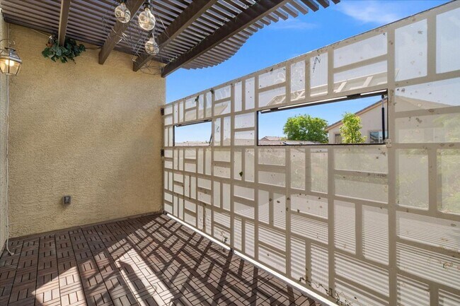 Building Photo - Entertainer's Dream 4Bd Home with Designer Finishes & Outdoor Kitchen