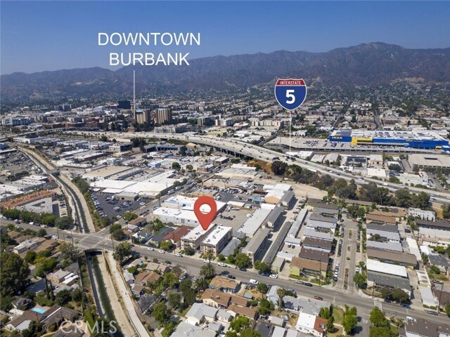 Building Photo - 620 S Lake St