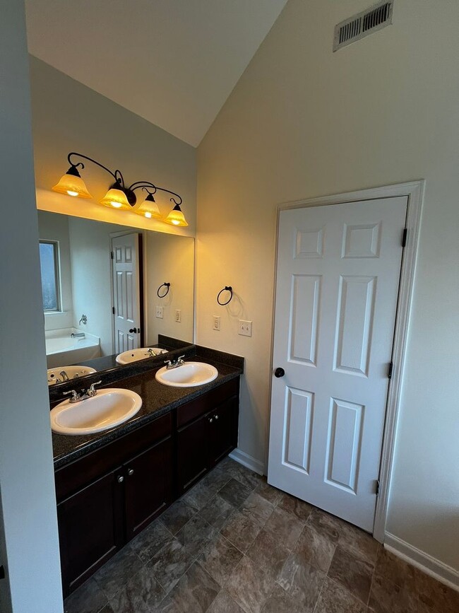 Building Photo - Beautiful 4 bedroom 2 bath in Phenix City, AL