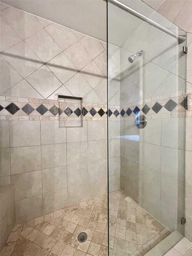 Building Photo - 6210 Queensloch Dr