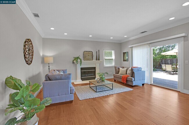 Building Photo - 706 Endsleigh Ct