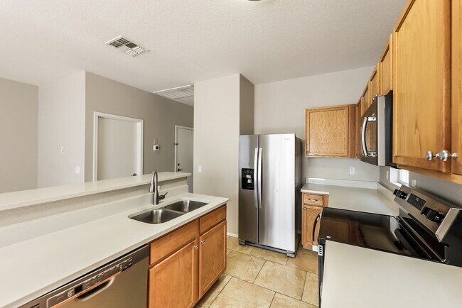 Building Photo - 1222 E Grove St