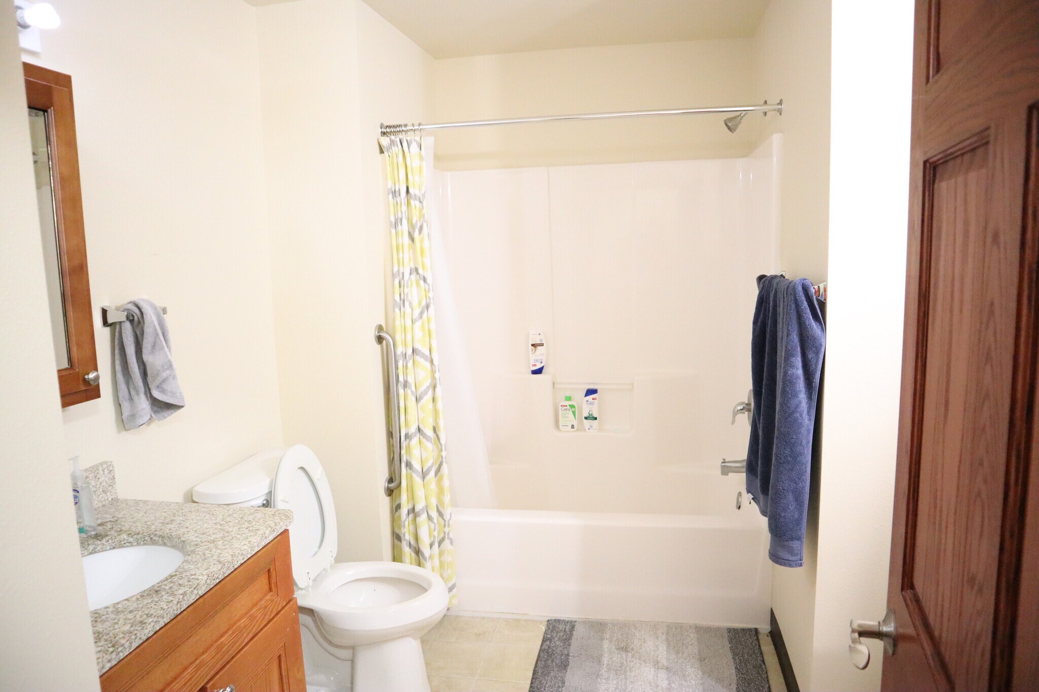 Bathroom 2 - 158 N Tratt St