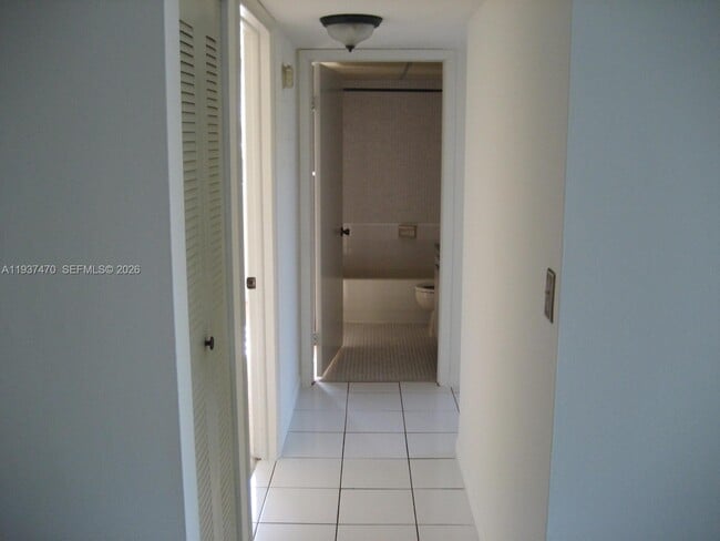 Building Photo - 10855 SW 112th Ave