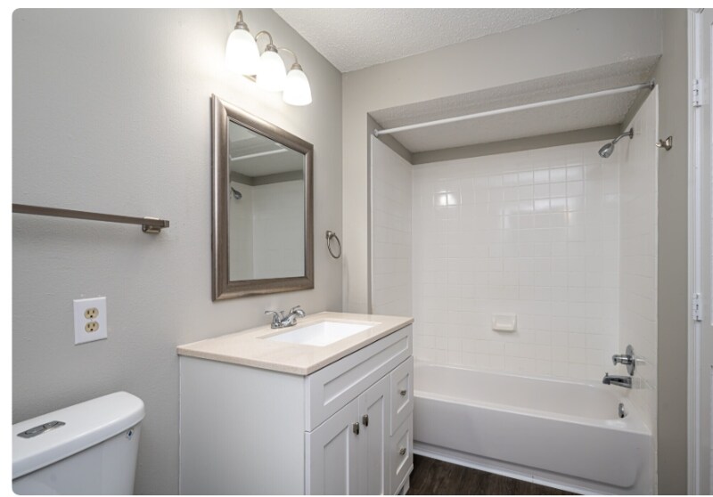 Building Photo - 2121 Lobdell Blvd