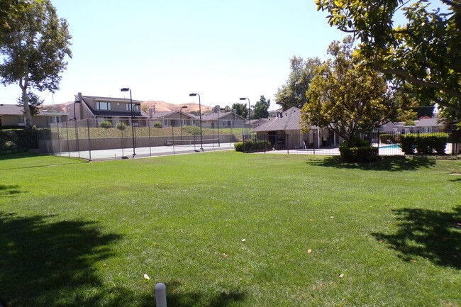 Building Photo - 2 BR 2 BA Condo in Loma Linda. Walk to the...