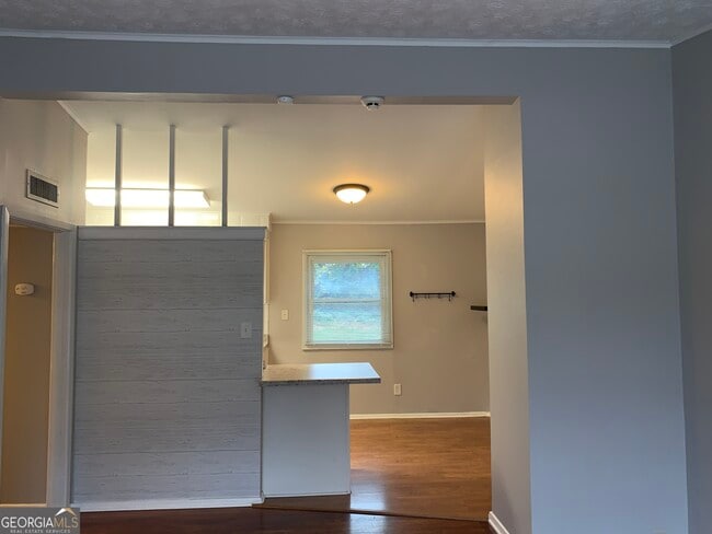 Building Photo - 22 Willow Dr