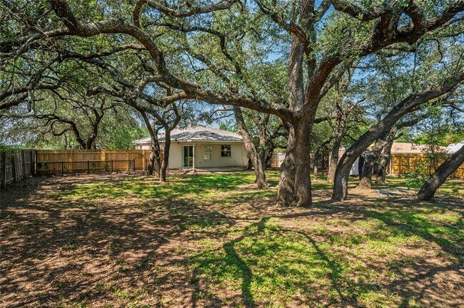 Building Photo - 2401 Haven Dr