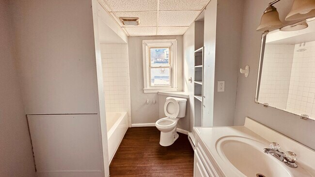 Building Photo - 228 N Howard St