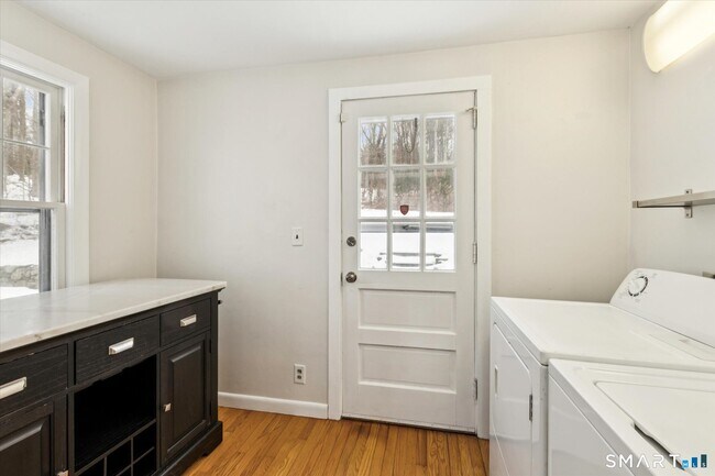 Building Photo - 361 Albany Turnpike