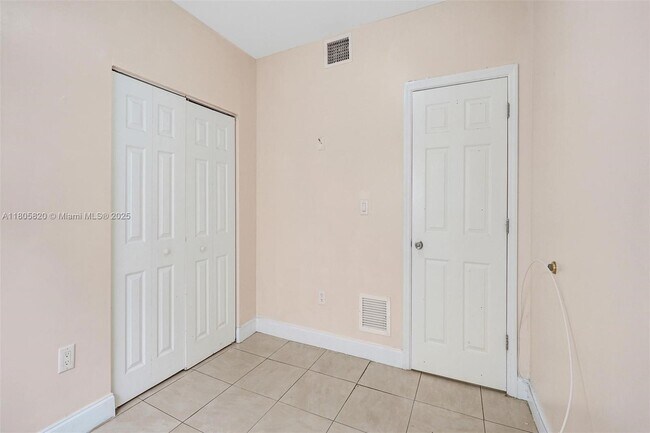 Building Photo - 1695 SW 11th St