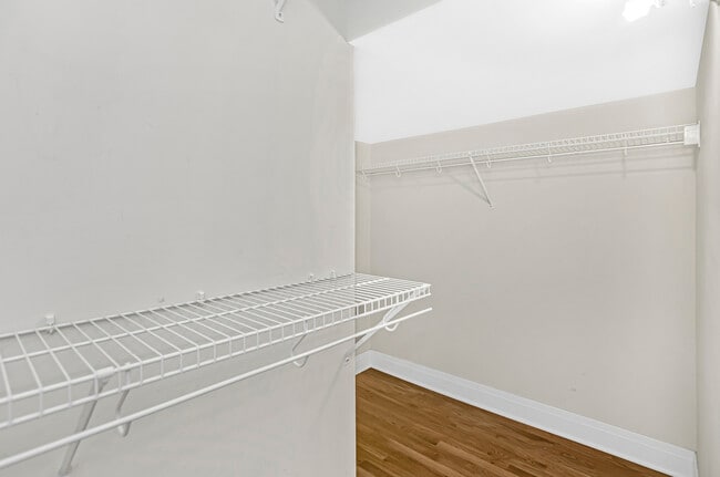Building Photo - 1459 W Melrose St
