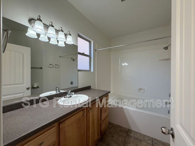 Building Photo - 449 W 500 N