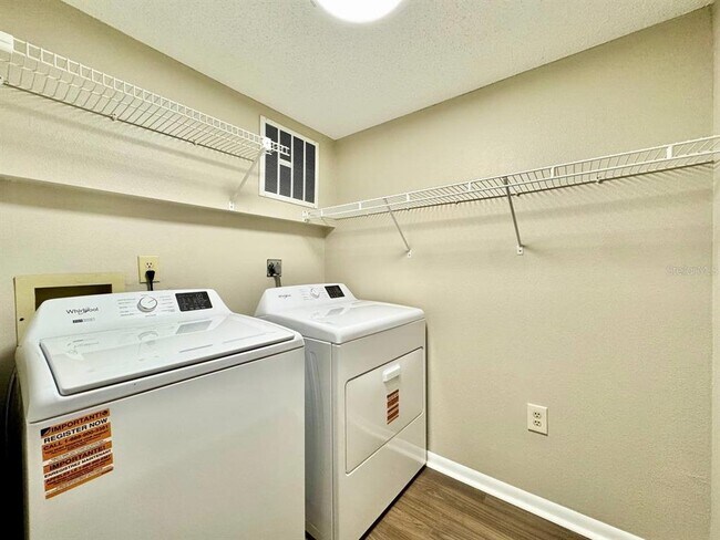 Building Photo - 3323 Crystal Ct E