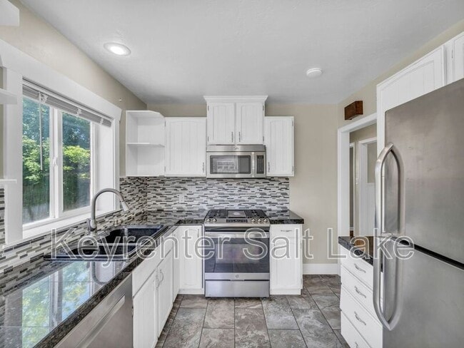 Building Photo - 965 MacFarland Dr