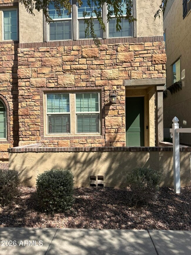 Building Photo - 1739 E Dogwood Ln