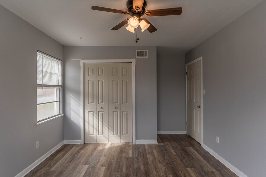 Front bedroom - 1800 Hilltop Dr