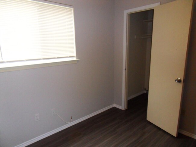 Building Photo - 811 Sirocco Dr