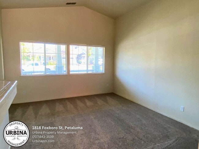 Building Photo - Darling Petaluma East Side Home with RV Pa...