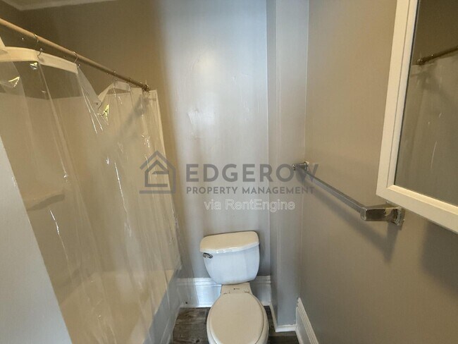 Building Photo - 404 6th St NW