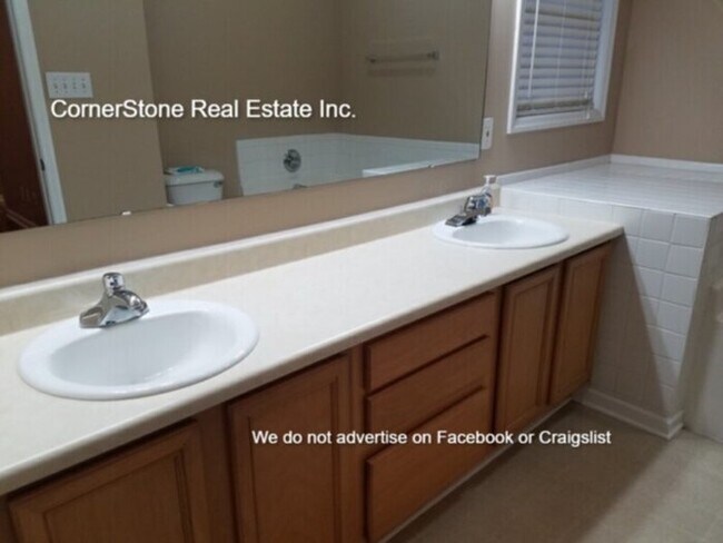 Building Photo - 106 Van Buren Dr