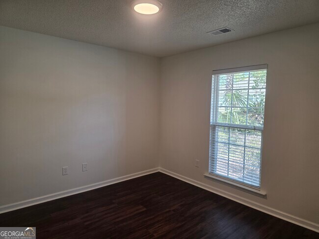 Building Photo - 434 Roberts Way