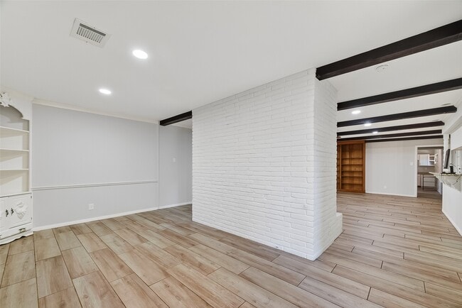 Building Photo - 1810 Indian Shores Rd