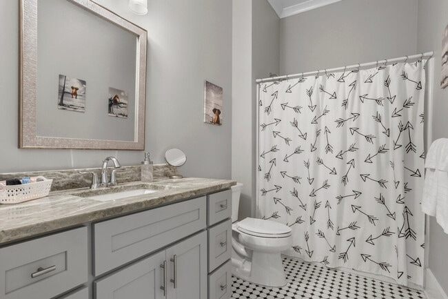 Building Photo - 164 Markham Dr