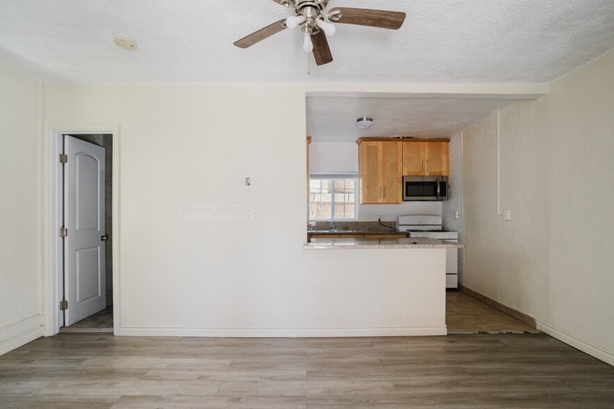 Building Photo - 5630 1/2 Craner Ave
