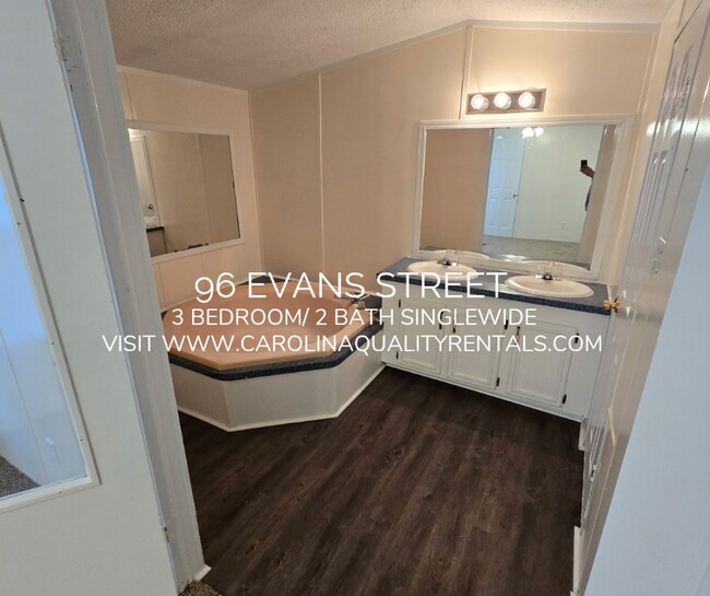 Building Photo - 96 Evans St