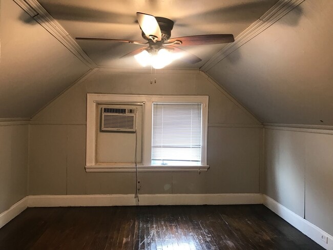 Building Photo - 5 Bedroom/3 Bathroom, mins. from UC $750/p...