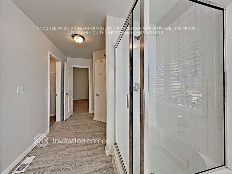 Building Photo - 11308 15th Pl SE