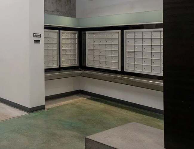 Building Photo - Studio Condo Available in the Pearl's Stre...