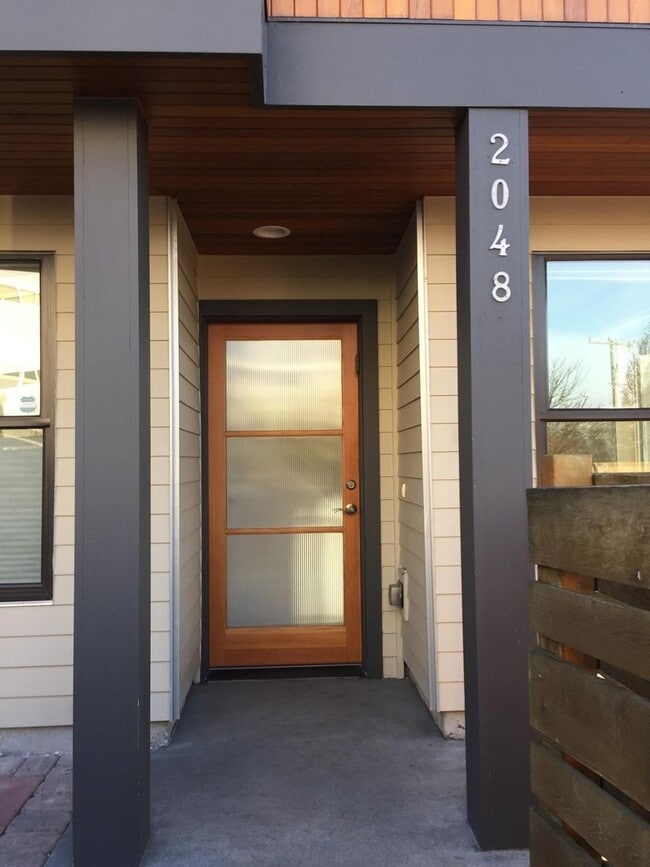 Building Photo - 2Bd/1Ba Seattle Home