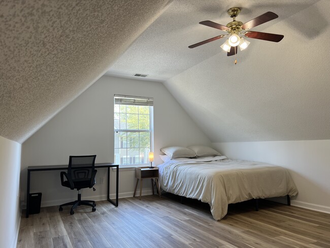 Building Photo - 5343 Tidewater Dr