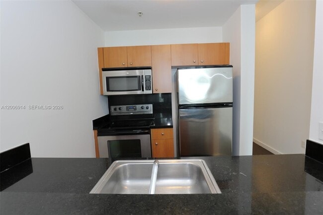 Building Photo - 2200 NE 4th Ave