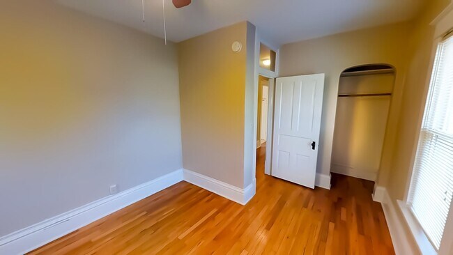 Building Photo - 2416 Atwood Ave