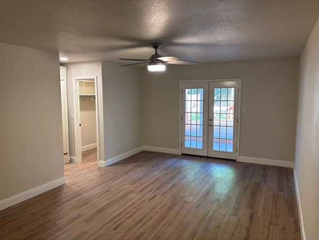 Building Photo - 4605 Pelham Dr