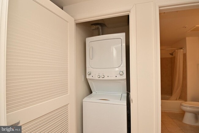 Building Photo - 1020 N Highland St