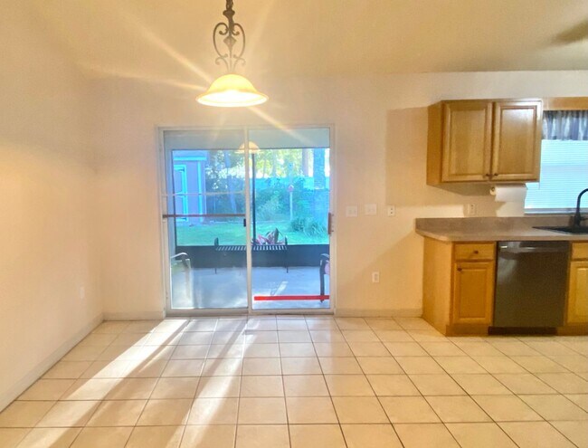 Building Photo - 3/2 Rental With Large Fenced Backyard