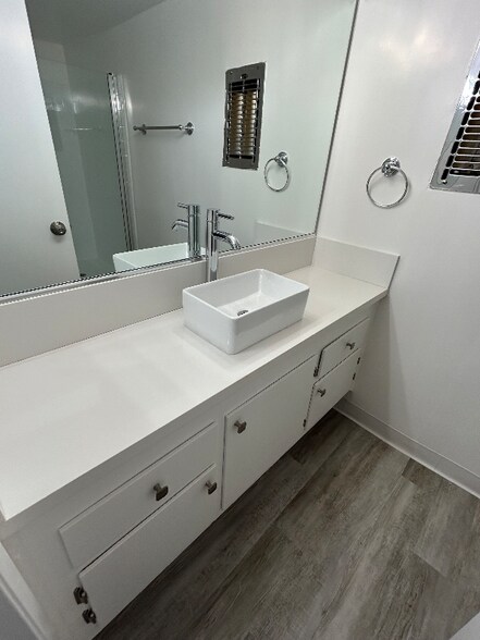 Building Photo - 12225 San Vicente Blvd