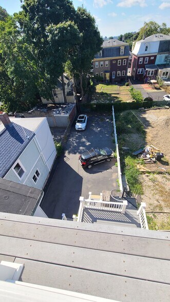 Building Photo - 599 E 6th St