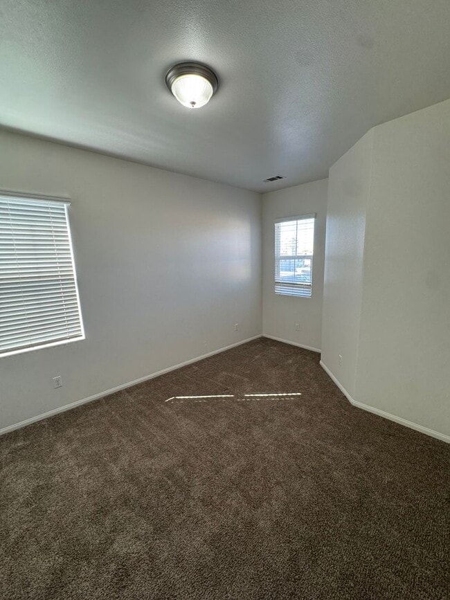 Building Photo - Newer 3-Bedroom Home in a Desirable Community