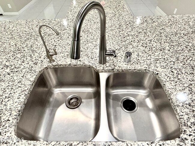 Building Photo - 12824 Linstead Ave