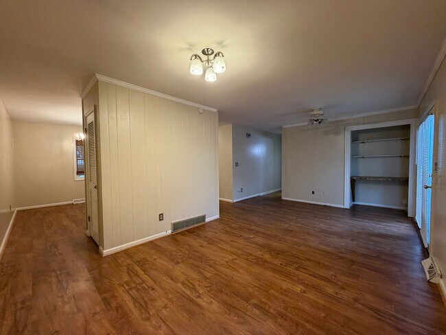 Building Photo - 19 Briarcliff Rd