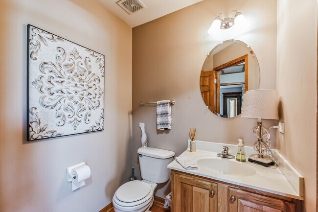 Building Photo - 3003 Saganashkee Ln