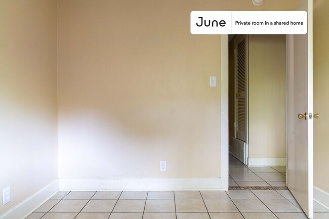 Building Photo - Room in Shared 3 bed/2 bath home