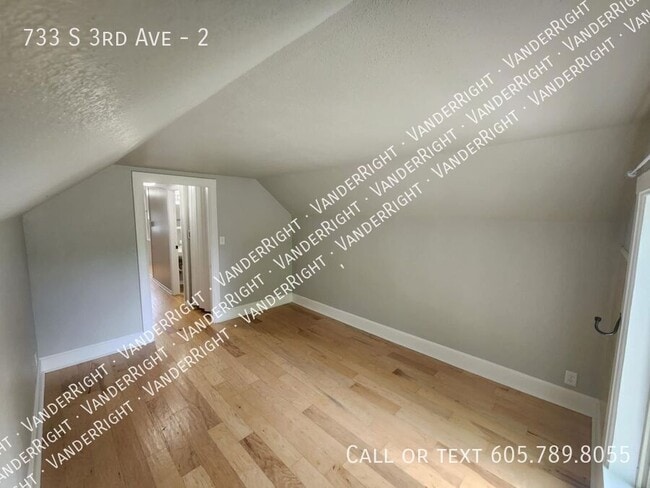 Building Photo - 733 S 3rd Ave