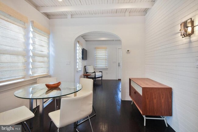 Building Photo - 20 E Goldsborough Ave