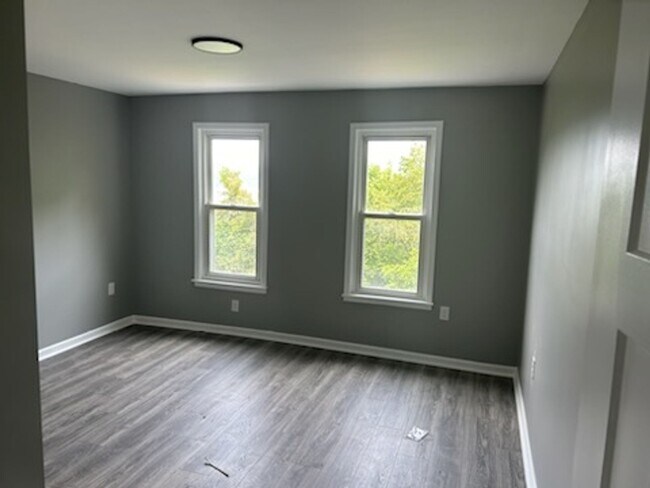 Building Photo - Fully Rehabbed 4 bedroom home for rent